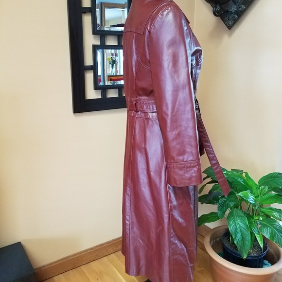 (SOLD) VINTAGE RED LEATHER TRENCH COAT WITH BELT! - Picture 3 of 8